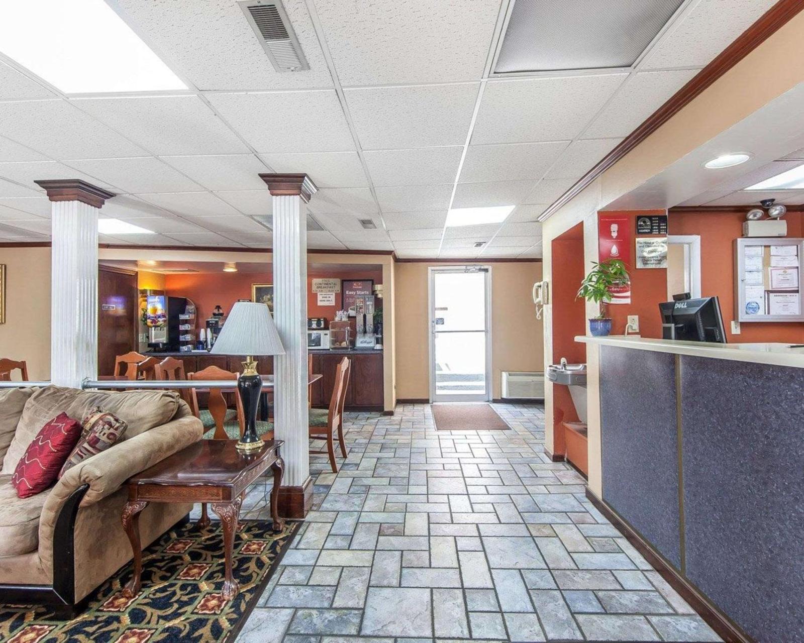 Econo Lodge Cleveland Main image 2